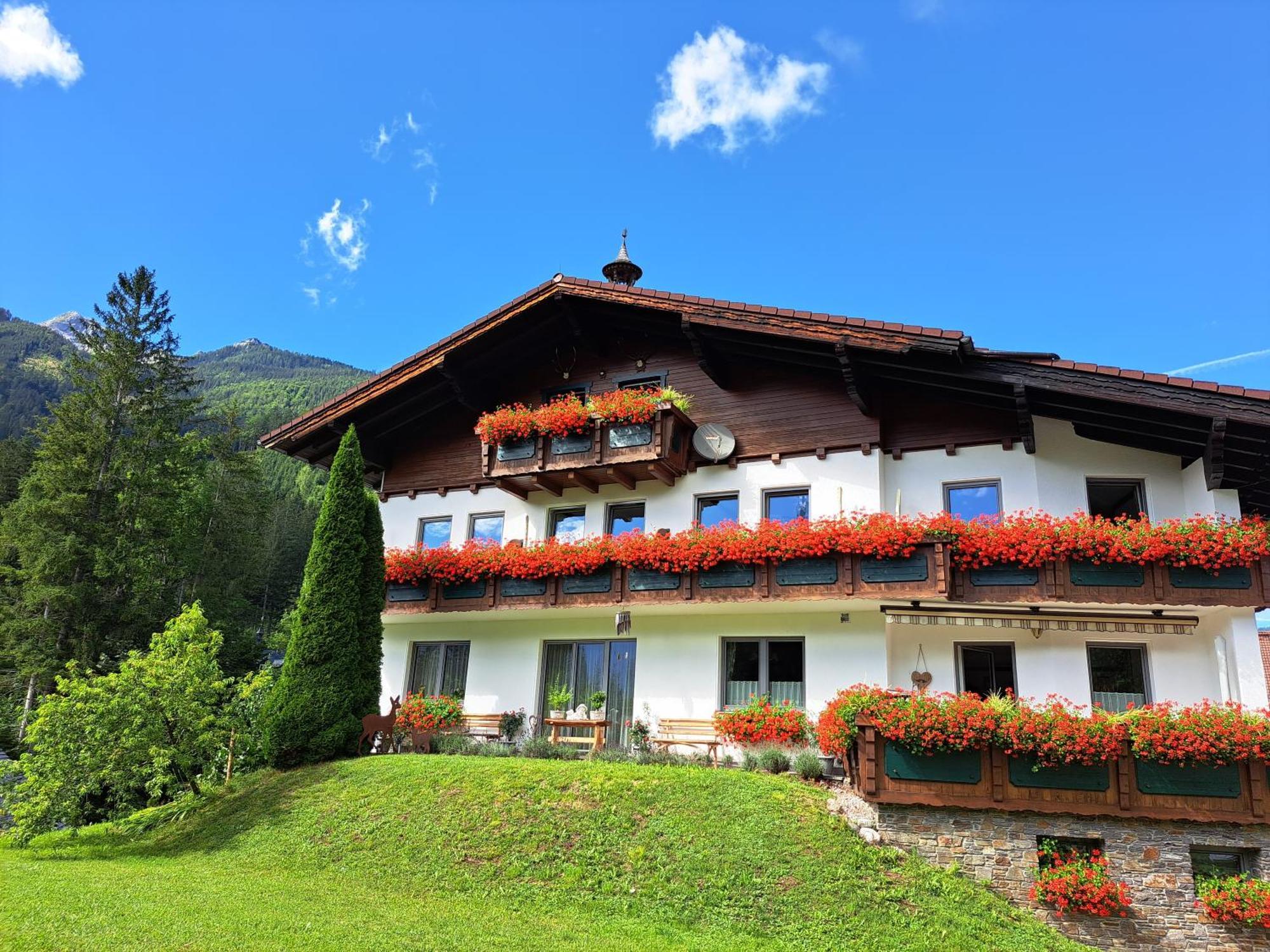 Hotel Garni Landhaus Buertlmair Hinterstoder Exterior photo
